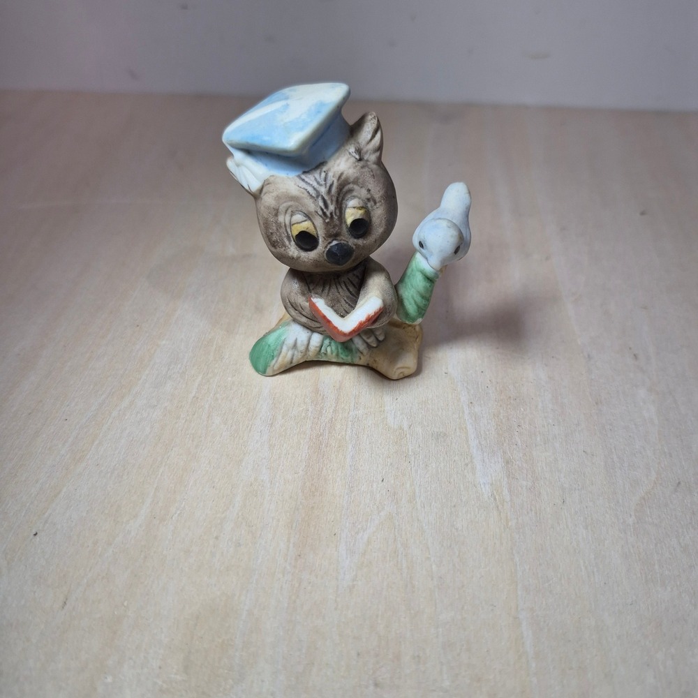 Vintage UCGC Owl Graduation‎ Figurine Porcelain Bird Reading Book Taiwan